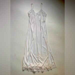 VINTAGE BEAU TRIX WHITE LACE MAXI SLIP DRESS